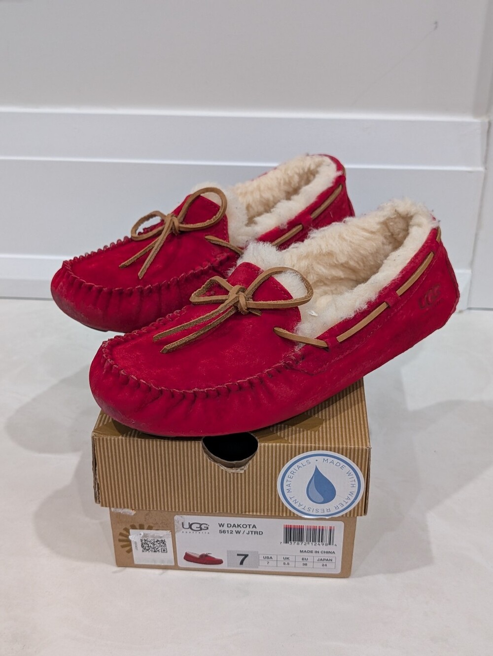 UGG Australia Dakota Suede Moccasin Slippers in Jester Red Women's Size 7